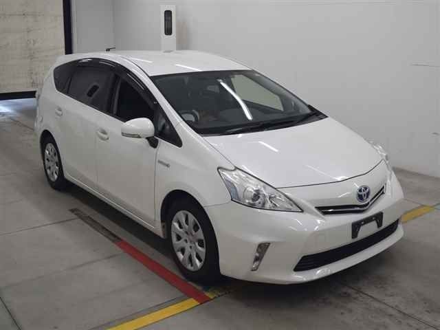 30405 Toyota Prius alpha ZVW41W 2012 г. (MIRIVE Osaka)